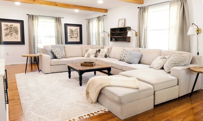 Saratoga Springs House | 26 Lakewood · Large 5br Saratoga Home, within a mile of track.