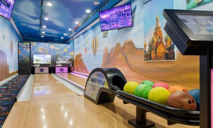 Kissimmee House | 28 Bedrooms Sports & Wonder Bowling Mansions, SIDE BY SIDE, Sleep 80