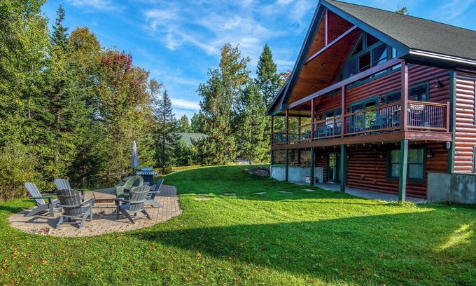 Rangeley House | 🐾28 Bunker Ave - Shared waterfront and access to Rangeley Lake, dog friendly