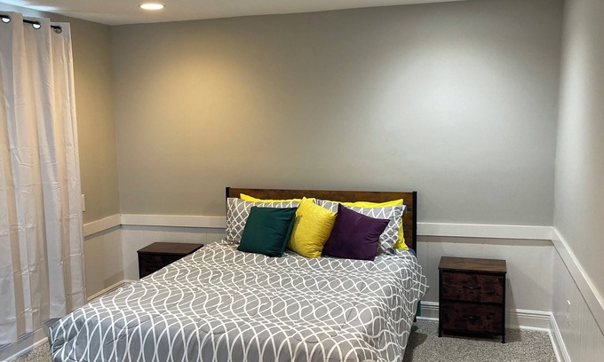 Broadmoor Apartment | 29 days for the price of 7 days in a beautifully renovated 2 bedroom 1 bath!