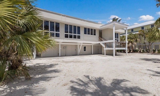 Boca Grande House | 2973 Shore Ln - 4 Bedroom - Beachfront Home
