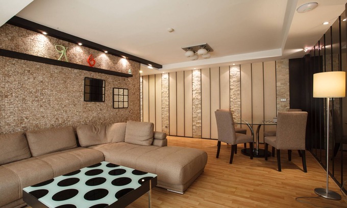 Khlong Toei Nuea Apartment | 2A - 2 Bedroom Downtown Apartment with shared Pool