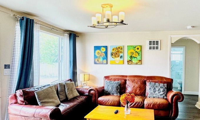 Westlake House | 2b/1b nearby beach