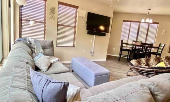 Tucson Condo | 2B/2B condo with pool, jacuzzi, and stunning views