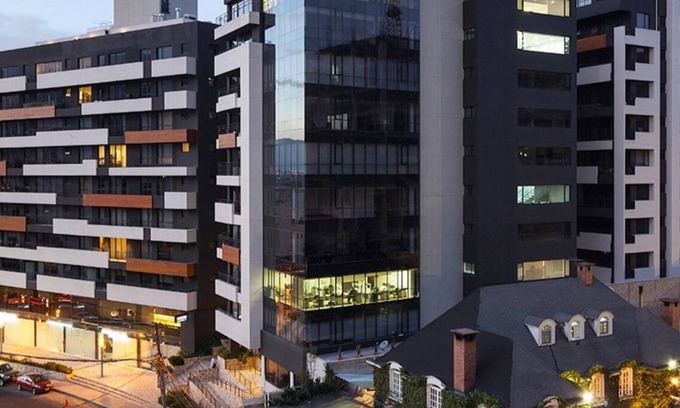 Financial District Apartment | 2BD Full, Pool, Jacuzzi,Sauna, Portugal-Quito