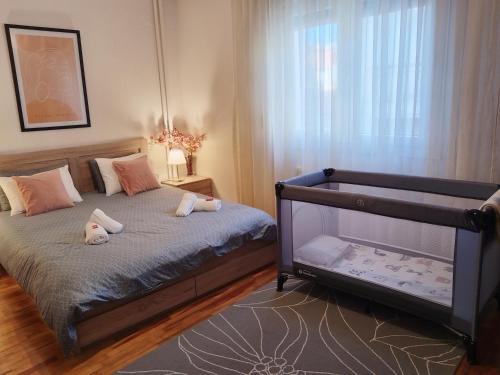 Veroia Apartment | 2BDR Downtown Veria Peach Blossom