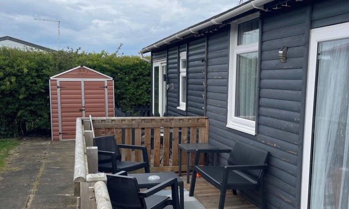 Bridlington Ski Chalet | 2Bed Chalet Sleeps 4- Garden, Balcony, Pets, Beach