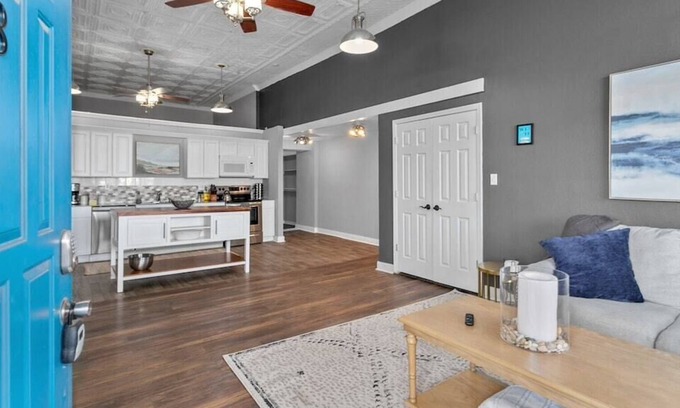 Downtown Kansas City Apartment | ✪2Bed2Ba✪Amazing Rivermarket Location✪Downtown✪