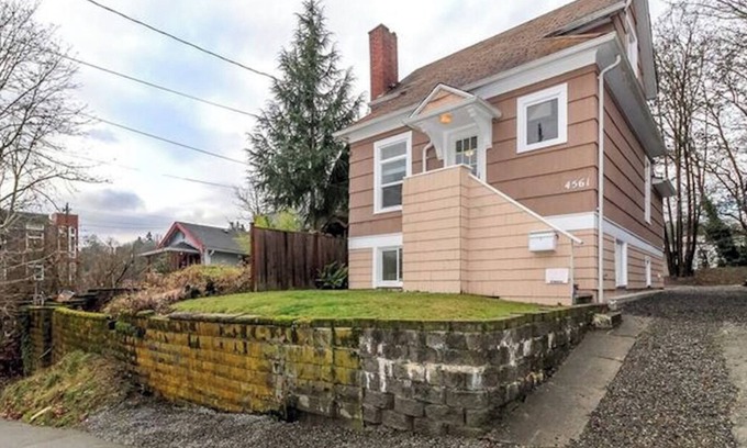 Mid-Beacon Hill House | 2BR/1.5BA - AC- Private upper unit of a duplex house. Few steps to Light Rail