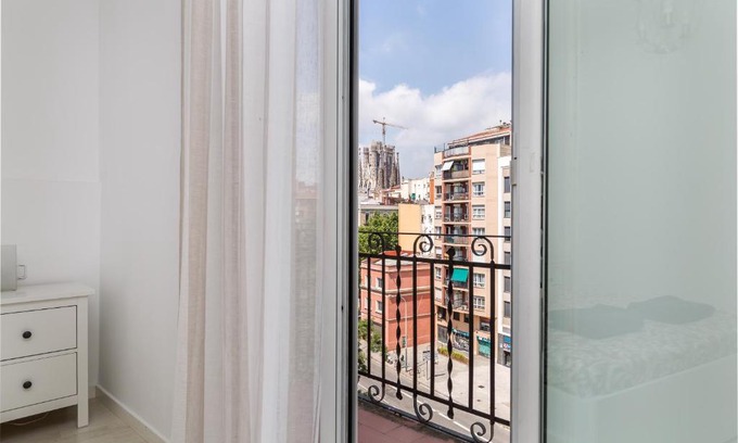 La Sagrada Familia Apartment | 2BR - 1BH APARTMENT 5 min WALK from SAGRADA FAMILIA