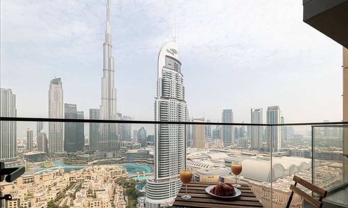 Downtown Dubai Apartment | 2BR | 2 Pools & Gym | Burj Khalifa | Dubai Mall