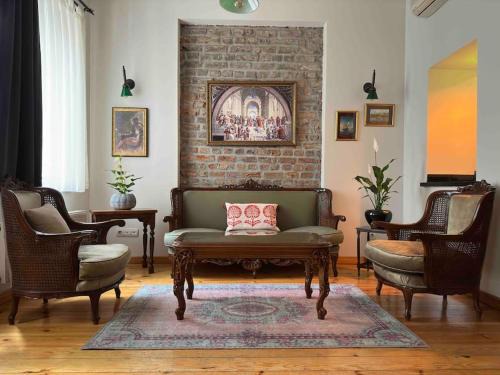 Galata Apartment | 2Br, 2Ba, 1st Floor of Historical Building ,Galata