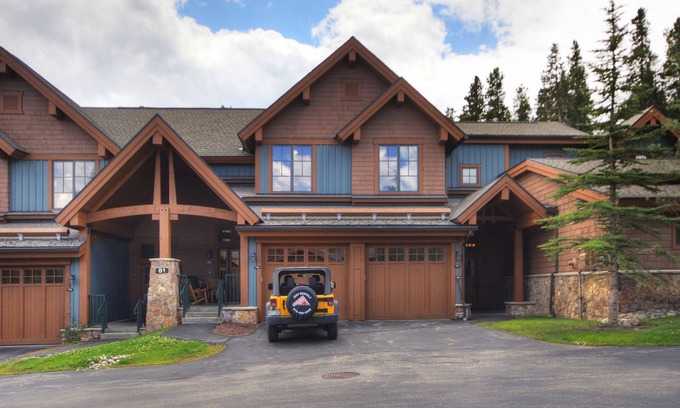 Breckenridge Condo | 2br 2ba Winter Walk To Historic Downtown + Gondola 2 Bedroom Townhouse by RedAwning