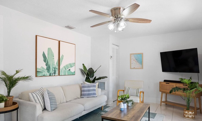 Flagami Apartment | 2BR Apartment in Coral Gables + Parking