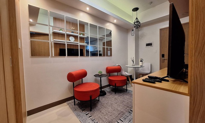 Paranaque Condo | 2BR Apartment Plus Parking near NAIA AIRPORT in Tower A SMDC Bloom Residences