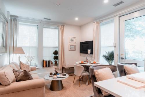 Fox Point Apartment | 2BR Apt with Parking Garden View Walk to Waterfront