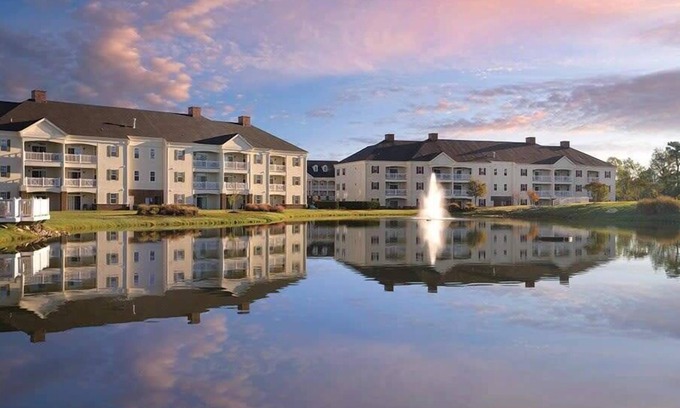 Williamsburg Condo | 2br DX Condo Historic Williamsburg Family fun!