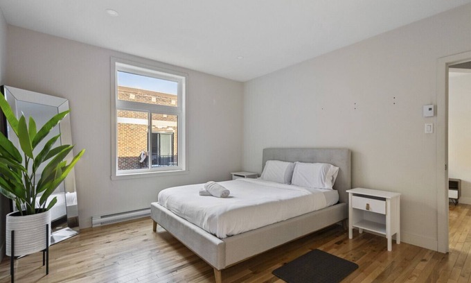 Cote-Des-Neiges—Notre-Dame-De-Grace Apartment | 2BR Escape | Sleek Stay in NDG MTL