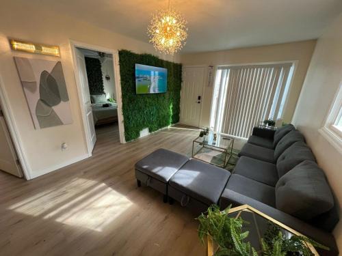 Woodburn House | 2BR Modern Home - Near WVU, Hospitals & Stadium