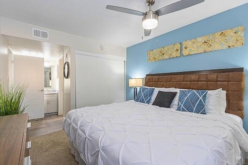 Paradise Valley Village Apartment | 2BR near Stone Creek - Pool & Mall Access Comfort - C254