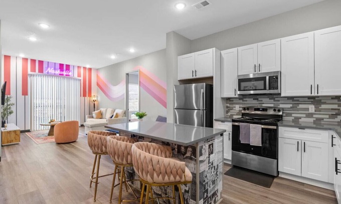 South Nashville Apartment | 2BR, Sleeps 6, Free Wifi, 8 Min to Broadway