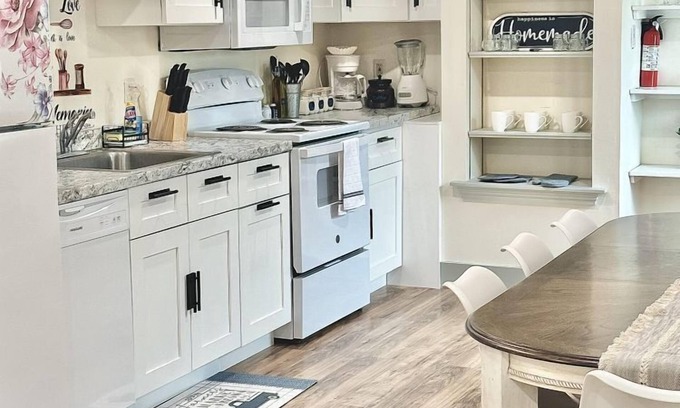 Newport Condo | 2BR Sunshine Town Condo