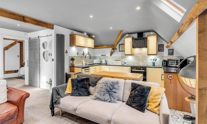 Norwich Apartment | 2BR The Snugg | Central | Fast WiFi | Free Parking