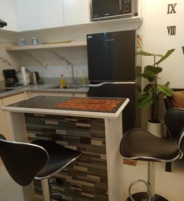 Las Pinas Apartment | 2br unit 16th floor facing city view with great amenities