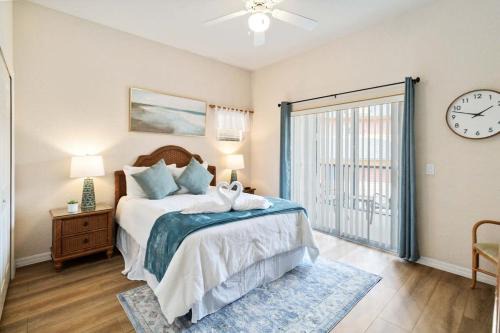 Bahama Bay House | 2BR Unit with big balcony