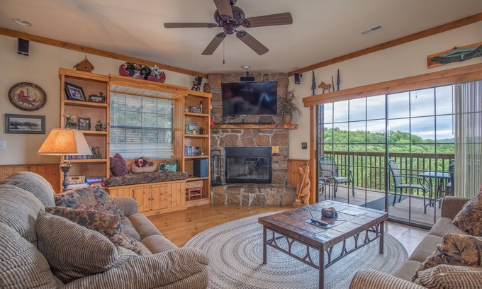 Indian Point Condo | 2BR Village At Indian Point 1705 near SDC - Free Tickets Daily up to $500