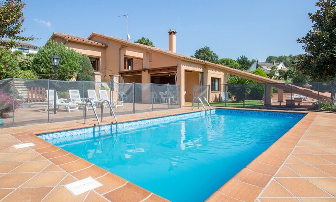 Puigventos Villa | 2CIP01-6pax - House for 06 persons with private swimming pool in a quiet location