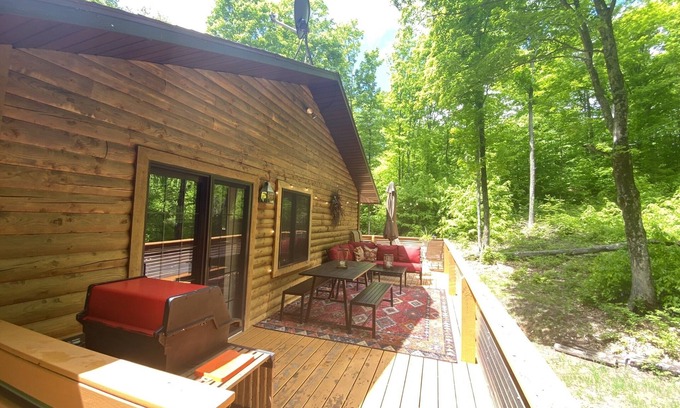 Harbor Springs Cabin | 2k, Luxury log cabin, close to all the fun, no fees! 3 bd 2.5 bath