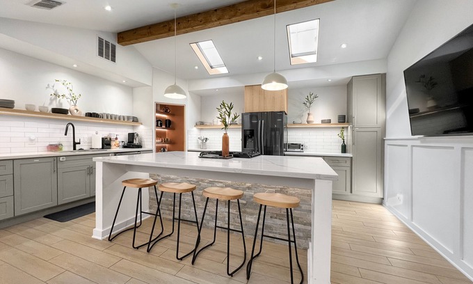 Clodine House | 2kngs custom design experience new clean