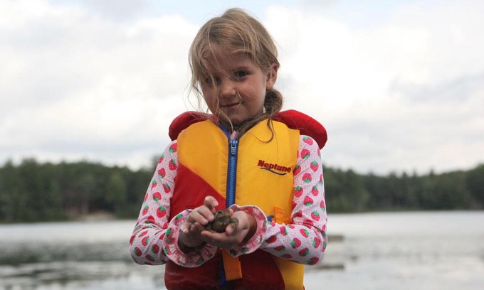 Mayfield House | 2Lakes 6BR 3BA Hot Tub Close to Traverse City Pontoon and Kayaks available