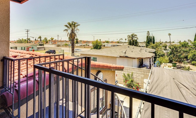 Westminster Apartment | 2nd-Floor Westminster Apartment Near Disneyland!
