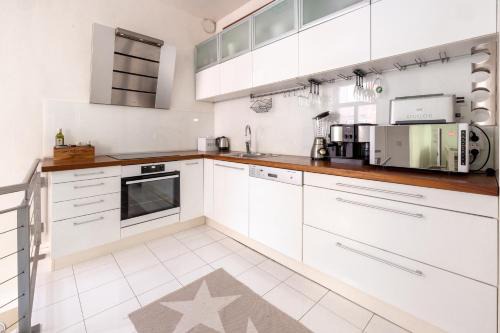 Hietalahti Apartment | 2ndhomes Gorgeous 2BR Apartment with Sauna in 2 floors
