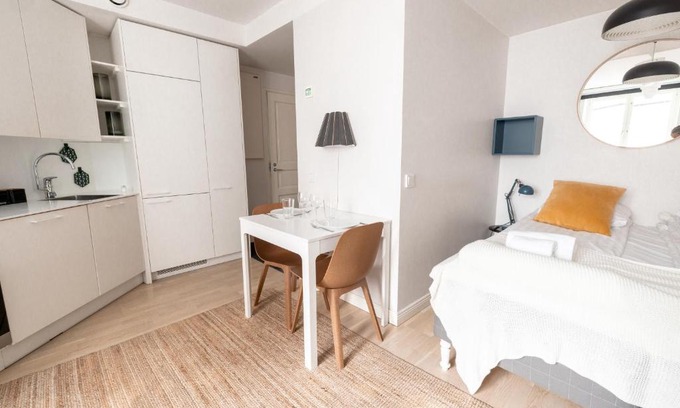 Kamppi Apartment | 2ndhomes Studio in Bulevardi