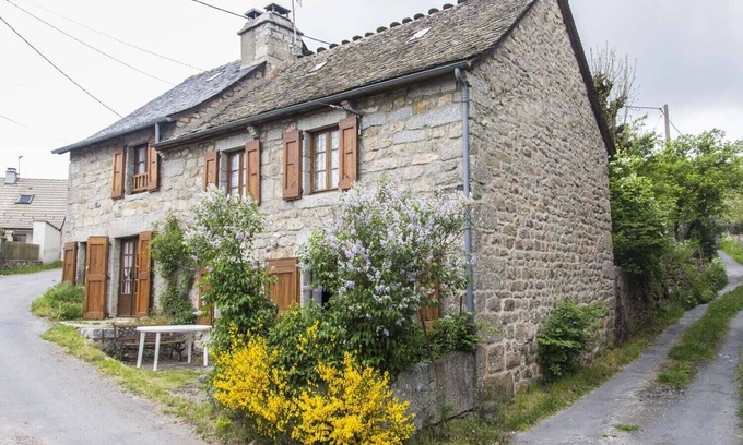 Peyre-en-Aubrac House | 3/4 pers rental in Grandviala