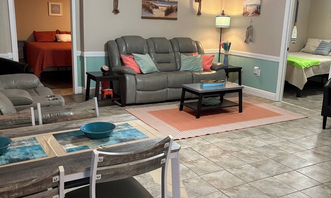 Homosassa House | 3 Bd, 2 bath, close to boat ramp. 25.00 pet fee per pet