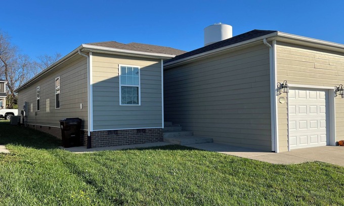 Richmond Apartment | 3 Bed 2 Bath Modern Apartment, Utilities Included, Near I-75