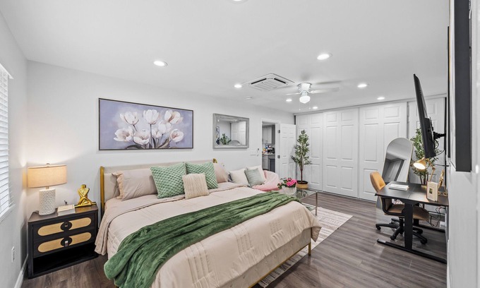 Mira Mesa House | 3-Bed 3-Bath, Gated Yard, King Bed, Prime Location