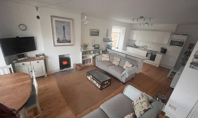 Hope-Cove Apartment | 3 bed apartment in Hope Cove sleeps 6-7 with sea views only 50 yards from beach