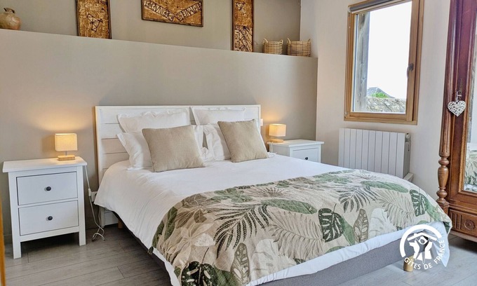 Sainte-Suzanne-and-Chammes Cottage | 3-bedroom independent house - modern comfort and historic charm, pets allowed