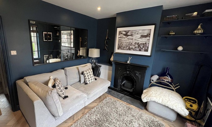 Guildford House | 3 Bed Home - Sleeps 6, Garden, Pets, Free Parking