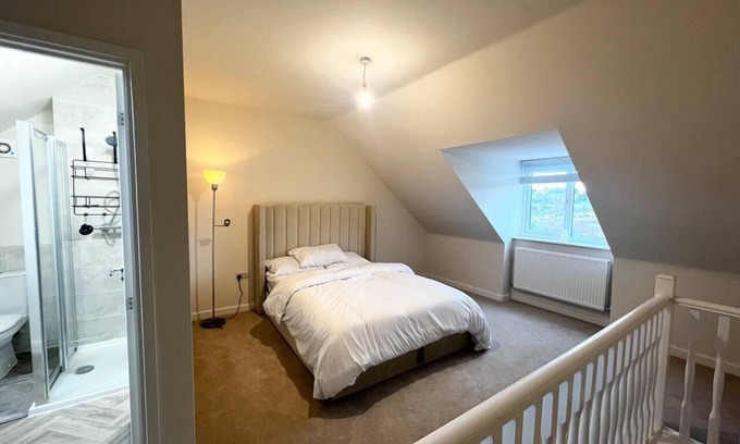 Bradford House | 3-Bed House, Sleeps 5, Free Parking