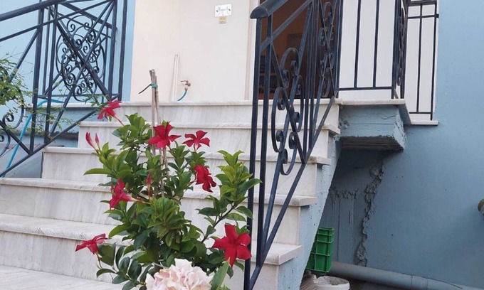 Agios Nikolaos House | 3-Bed House Sleeps 7 with Garden