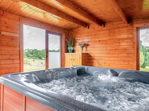 Brecon House | 3 Bed in Cantref BN363