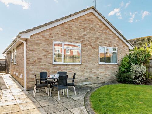 Mudeford House | 3 Bed in Mudeford 93459