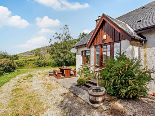Newtonmore House | 3 Bed in The Cairngorms IN515