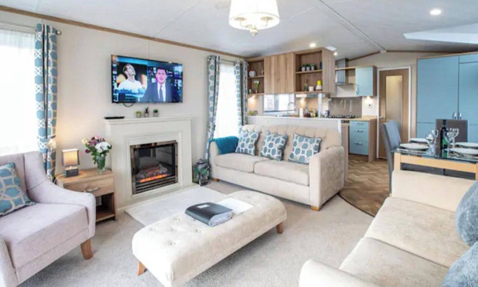 St. Andrews Cabin | 3-Bed Lodge Sleeps 6 -Hot tub -Resort Access